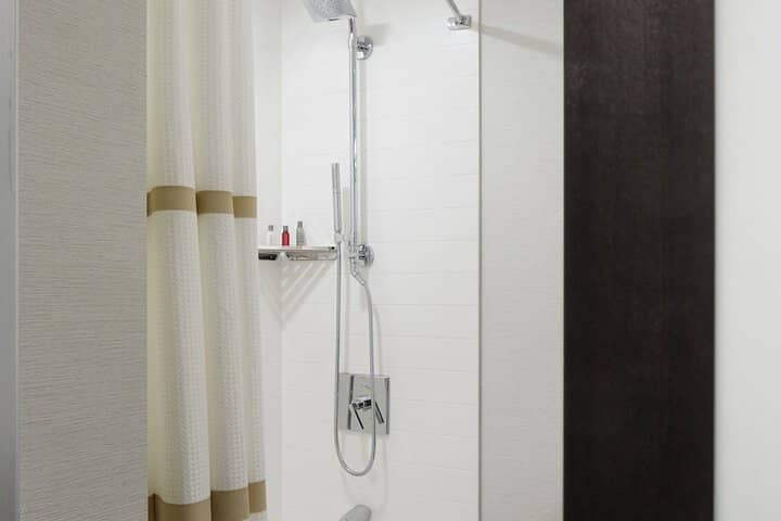 Room 15 of 42