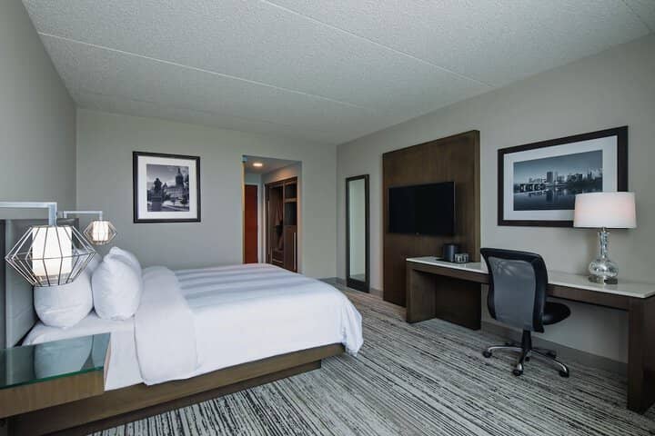 Room 6 of 42
